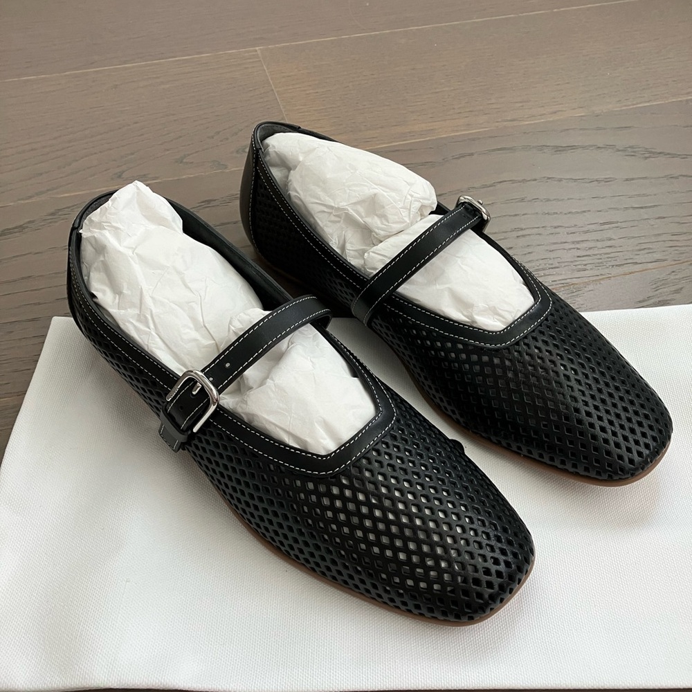 🆕 Labucq Black Perforated Mary Janes 🖤